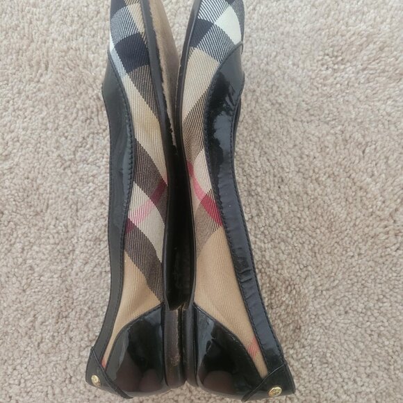 Authentic Burberry Women’s Flats – Size 9 (Fits smaller) - Picture 3 of 5
